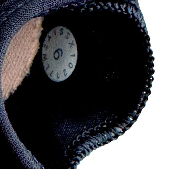 Lululemon Twist & Train Bra Black - Picture 16 of 16